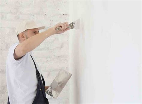 Learn How To Skim a Wall - Skimming Guidance & Tips | Checkatrade