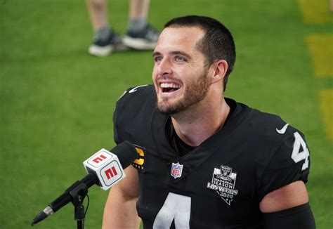 Las Vegas Raiders Derek Carr Addresses Maskless Players - Sports Illustrated Oakland Raiders ...