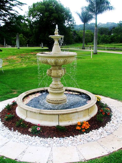 7 Stunning Fountain Ideas For Your Front Yard – HomeDecorish