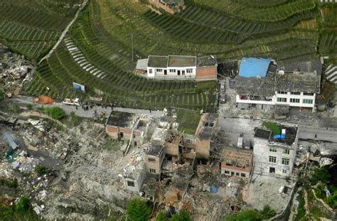 China Quake Kills Many and Injures Thousands - The New York Times