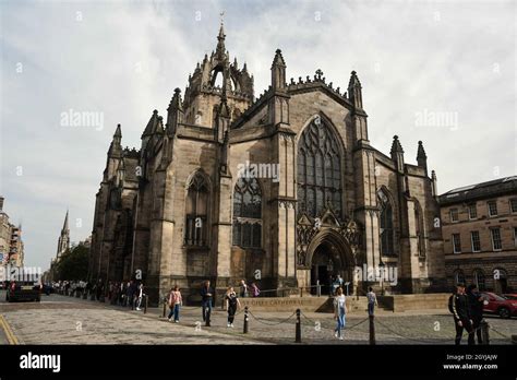 Edinburgh city centre Stock Photo - Alamy