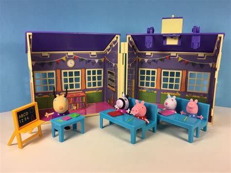 PEPPA PIG'S SCHOOL WITH A RING BELL PLAY SET /SWINKA PEPPA W SZKOLE Z ...