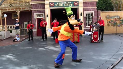 Disneyland. Goofy: How to Dance | Disney goofy, Character dance, Goofy