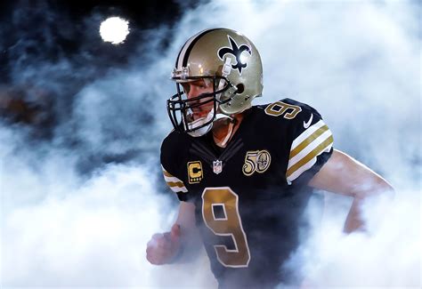 Drew Brees Holding Record - 2500x1715 Wallpaper - teahub.io