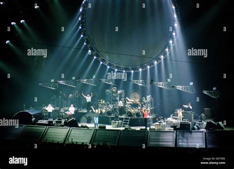 Pink Floyd Live at Earls Court, London, Britain - October 1994 Stock Photo: 119774676 - Alamy