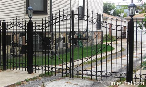 Steel fence with gates picture | interunet