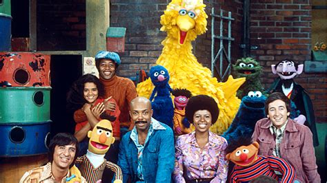 Sesame Street: Weird & Surprising Facts About The Beloved Kid's Show