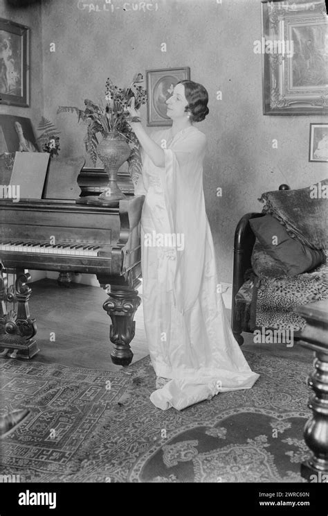 Galli-Curci, Photograph shows Italian coloratura soprano opera singer ...