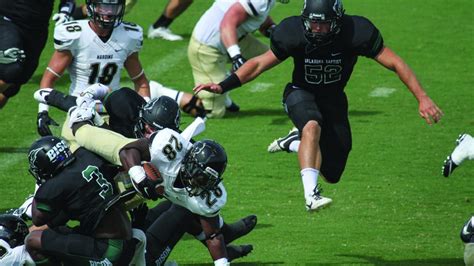 Bison Football Finishes First Season of NCAA Play – OBU Magazine