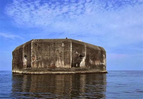 Fort Drum: The Concrete Battleship on El Fraile Island | Amusing Planet