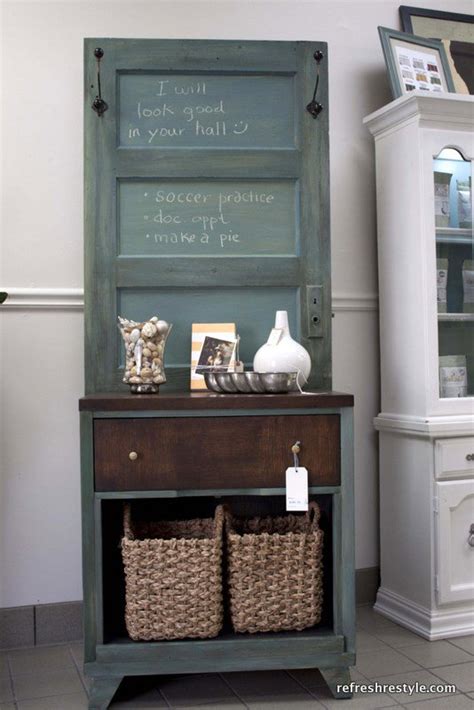 17 Creative DIY Projects To Repurpose an Old Door | Do it yourself ideas and projects