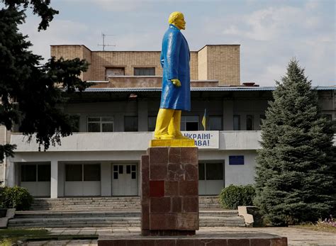 Toppling Lenin: The lessons of Ukraine’s memory wars - Atlantic Council