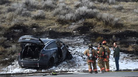 Police: Crash leads to red flash at Reno intersection