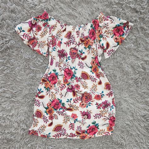 #shoulder #floral #flowers #paisley #summer - Depop