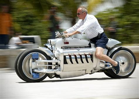 Outrageous Dodge Tomahawk Is The World’s Fastest Motorcycle