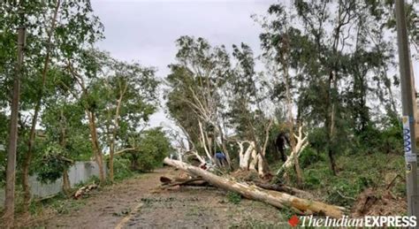 Cyclone Amphan leaves behind a trail of destruction in West Bengal ...