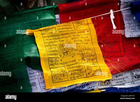 Colores budistas hi-res stock photography and images - Alamy