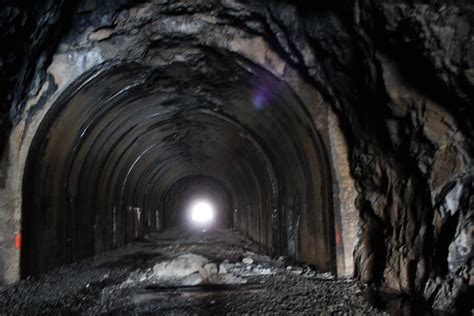 File:Inside Roseville Tunnel - April 21 2011 - IMG 1790.JPG - Wikimedia Commons