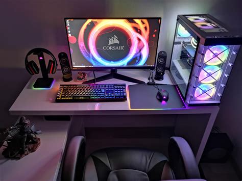 Nice cosy set up | Computer gaming room, Gaming room setup, Gaming computer room