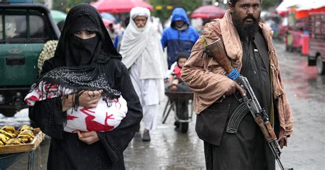 Taliban orders women to cover up head to toe in Afghanistan: "We want ...