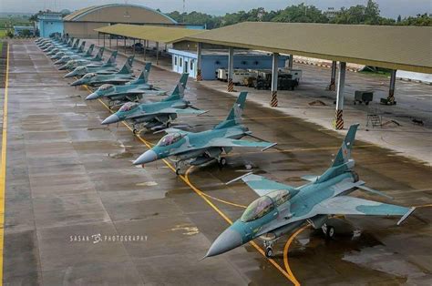 Indonesian air force (TNI-AU) F-16 C/D of the 3rd Squ (1600x1604) : r ...