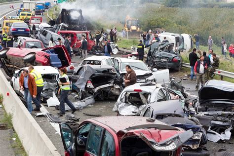 Explicar un accidente múltiple con su abogado - Villarreal & Begum, LAW GUNS