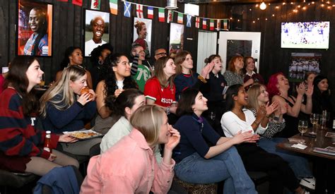 Red Roses: Ushering In A New Era Of Women's Rugby - Glorious Sport