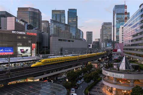 A bullet train pulls into Yurakucho station, Tokyo, Japan : r/cyberprep