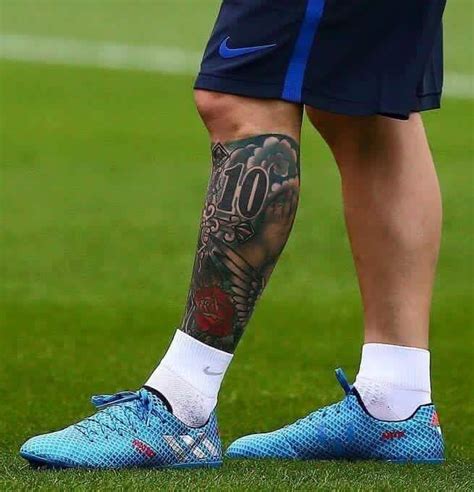 Messi's calf tattoo | Coutinho tattoo, Chuteiras e Panturrilhas