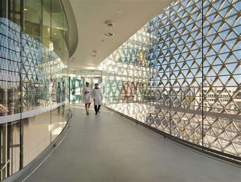 South Australian Health and Medical Research Institute (SAHMRI) by Woods Bagot - Architizer