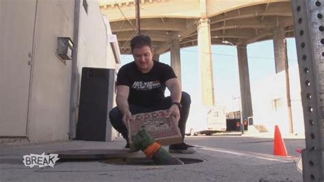 WATCH: 'Ninja Turtle' Pranks Pizza Delivery Persons - ABC News