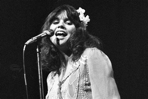 Flashback: See Linda Ronstadt’s Stunning Performance of the Eagles’ ‘Desperado’ in 1975 ...