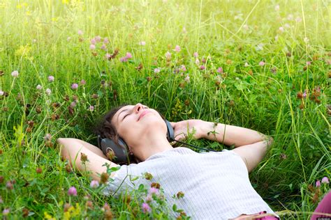 Relaxing Music: 20 Songs For A Chilled-Out Weekend (LISTEN) | HuffPost