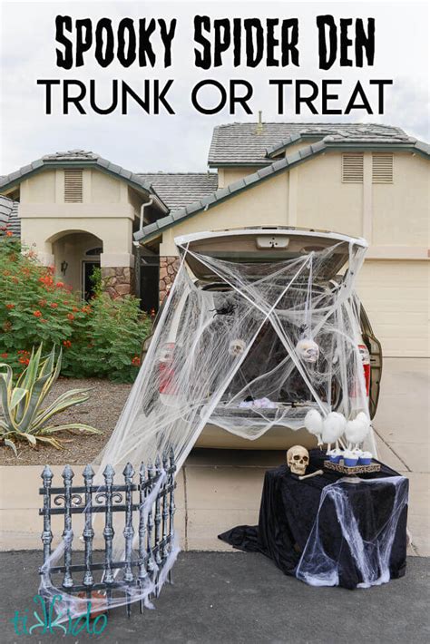 Spooky Spiders' Den Halloween Trunk or Treat Ideas | Tikkido.com