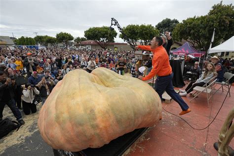 2,700-pound pumpkin sets new world record in California - cleveland.com