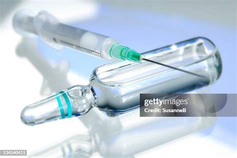 309 Botox Vial Stock Photos, High-Res Pictures, and Images - Getty Images