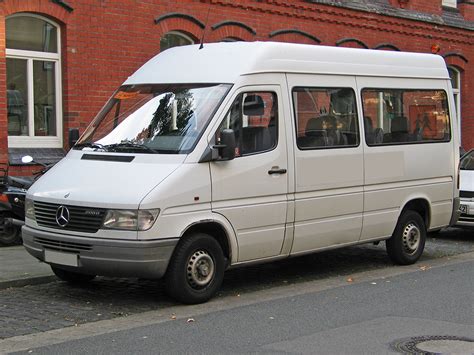 Fichier:Mercedes sprinter 1 v sst.jpg — Wikipédia