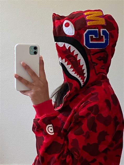 Streetwear Fashion Women, Tomboy Fashion, Look Fashion, Red Bape Hoodie, Cute Swag Outfits ...