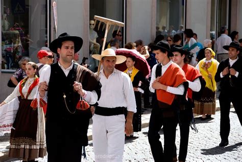 Portuguese Traditional Costumes 3 | Portuguese clothing, Costumes, Plus ...