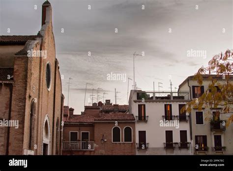 Old-fashioned TV antenna's on residential building rooftops in Venice Stock Photo - Alamy