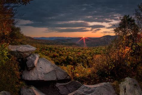 Beautiful fall foliage of the Catskill Mountains from Giant's Ledge [OC ...