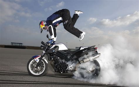 BMW K1300R stunt | Funny motorcycle, Bmw motorrad, Stunt bike