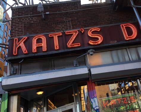 18 FAMOUS PLACES TO EAT IN NYC WITHOUT GOING BROKE