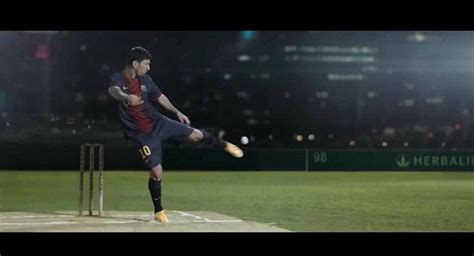 Video: Lionel Messi plays cricket: Barcelona star tries his hand at a ...