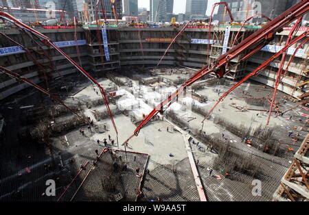 Chinese construction workers concrete the foundation of the Shanghai ...