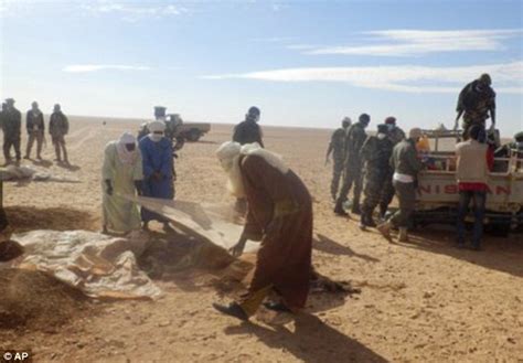 Sahara desert deaths: Bodies of 92 Niger migrants laid to rest | Daily Mail Online