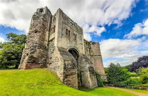 Newark Castle – History Beside the River Trent | BaldHiker