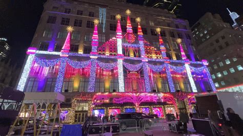 Saks 5th Avenue Christmas Light Show 2024 - Adan Corabel