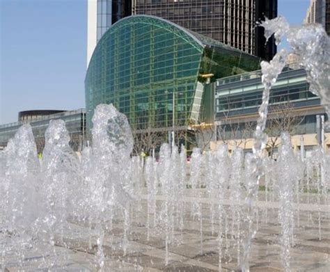 Detroit RiverWalk Guide: Riverfront Trail - My Michigan Beach and Travel