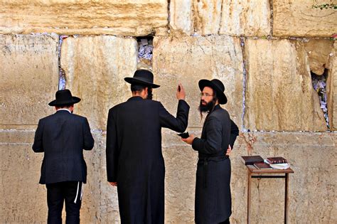 Reciting a Brief Prayer at the Wailing Wall in Jerusalem | Israel - Nomadic Experiences